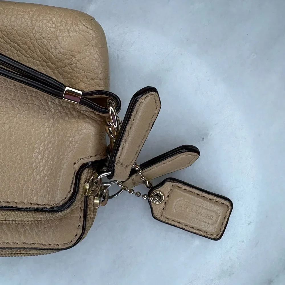 Coach Wristlet Bag Purse Leather Pebbled Clutch Wristlet